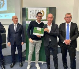 La Cru riceve da Luca Zaia il premio Veneto Food Excellence 2021