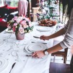 Come apparecchiare e servire la tavola in modo pratico (senza stress)
